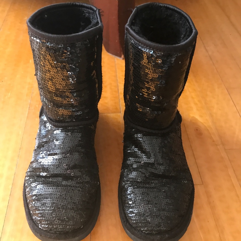 Black sequin uggs size 6
